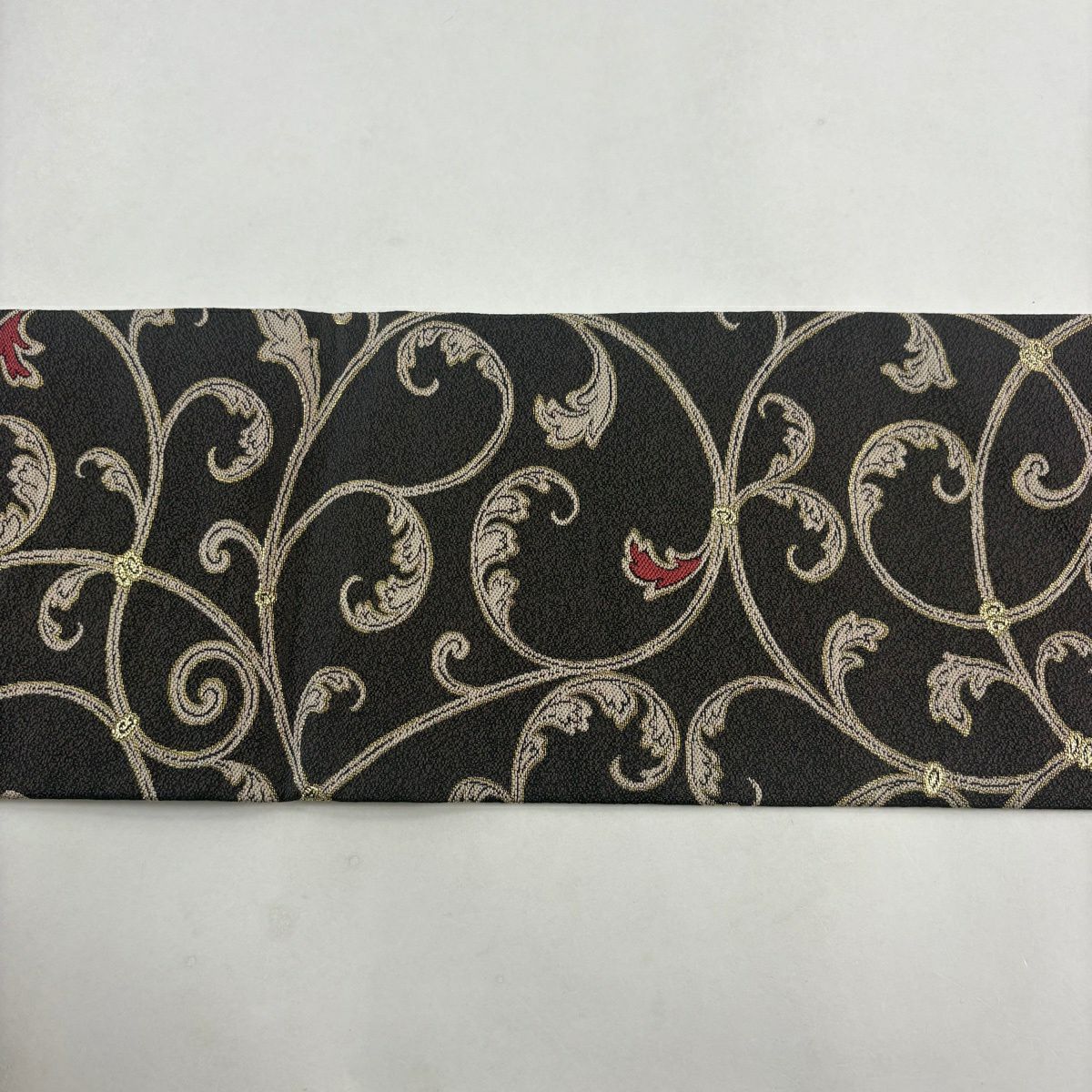 【美品】 名古屋帶 秀品級 唐草紋 金金箔 金絲 焦茶 純蠶絲