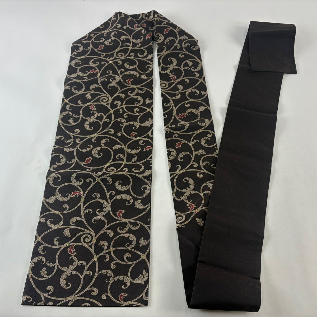 【美品】 名古屋帶 秀品級 唐草紋 金金箔 金絲 焦茶 純蠶絲