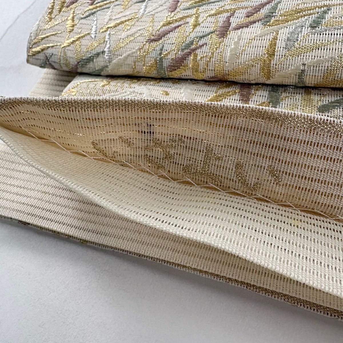 【美品】 袋帶 秀品級 夏帶 葉 鳥 金銀彩 米色 六通 純蠶絲