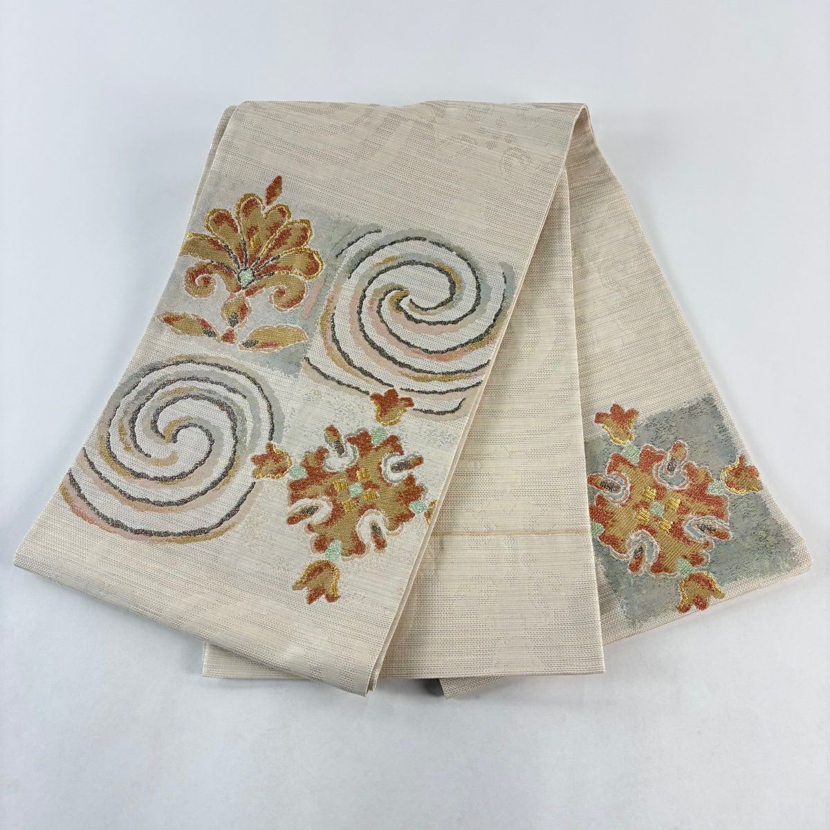 【美品】 袋帶 秀品級 渦卷 草花紋 金絲 金金箔 米色 大鼓圖案 純蠶絲