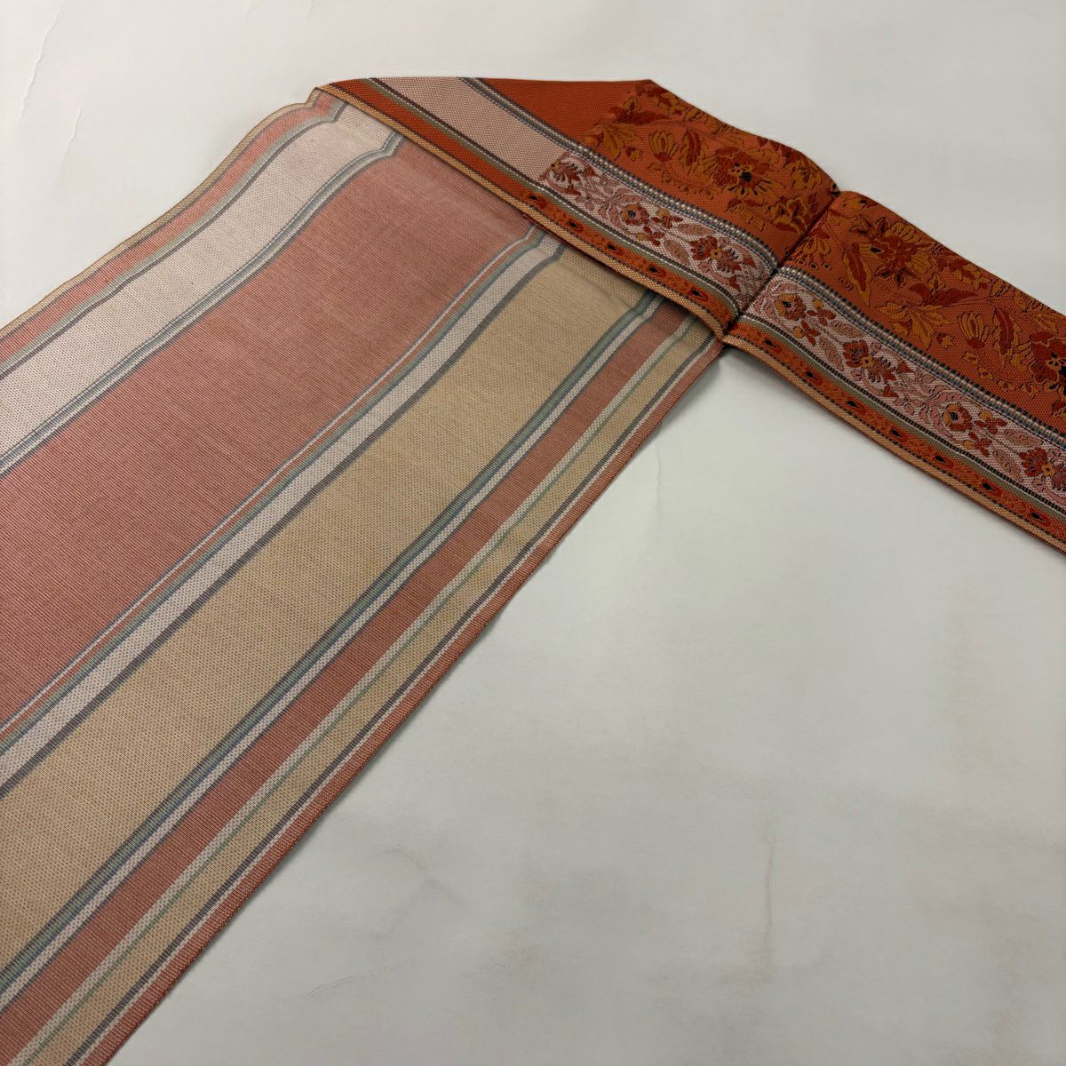 【美品】名古屋帶 秀品級 松樹葉仕立 八寸名古屋帶 縞 花唐草紋 橙色 純蠶絲