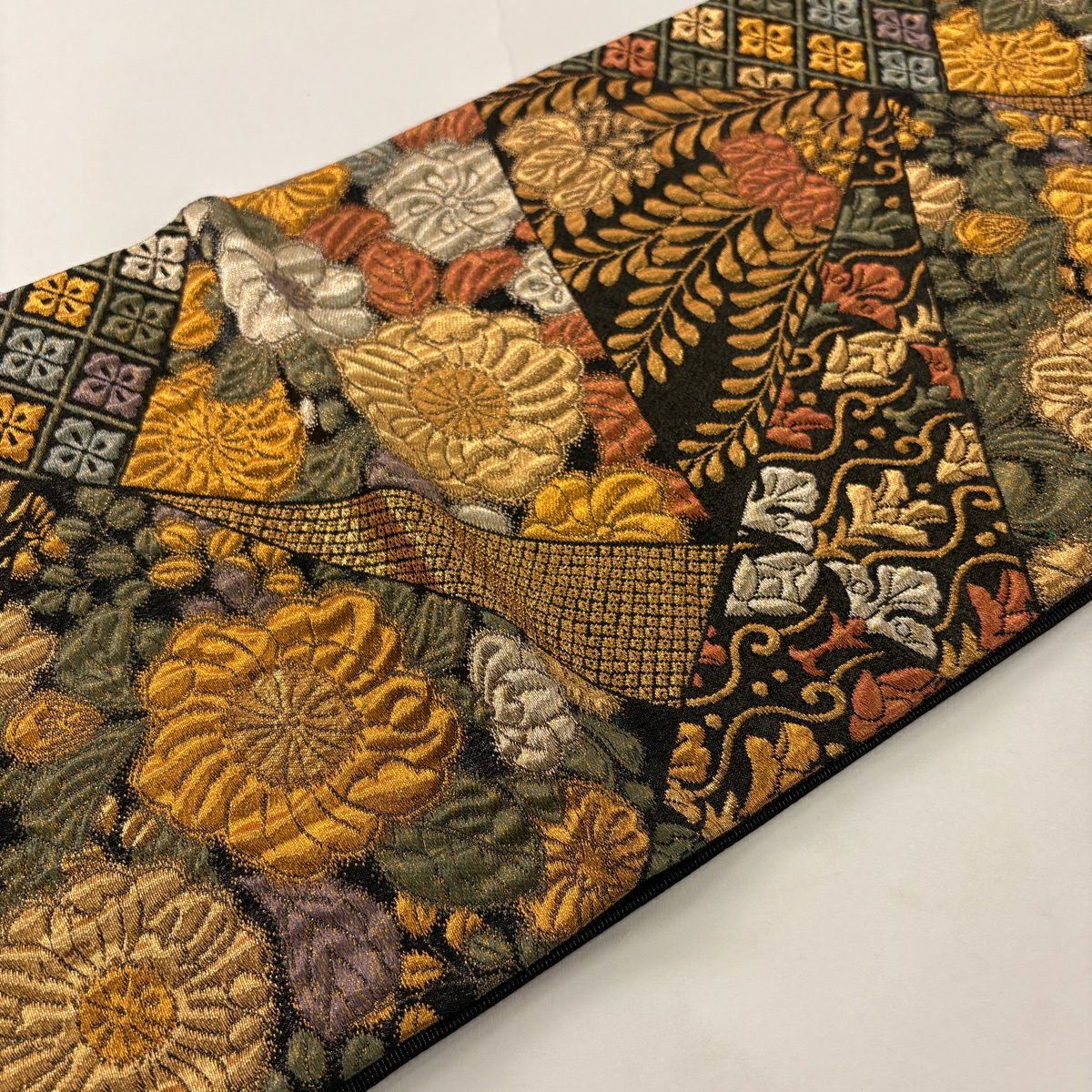 【美品】 袋帶 秀品級 草花紋 花菱 金金箔 金絲 墨色 六通 純蠶絲