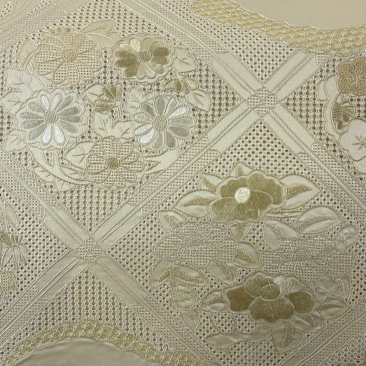 【美品】 袋帶 秀品級 花丸紋 菊花 刺繡 奶油色 お太鼓圖案 純蠶絲