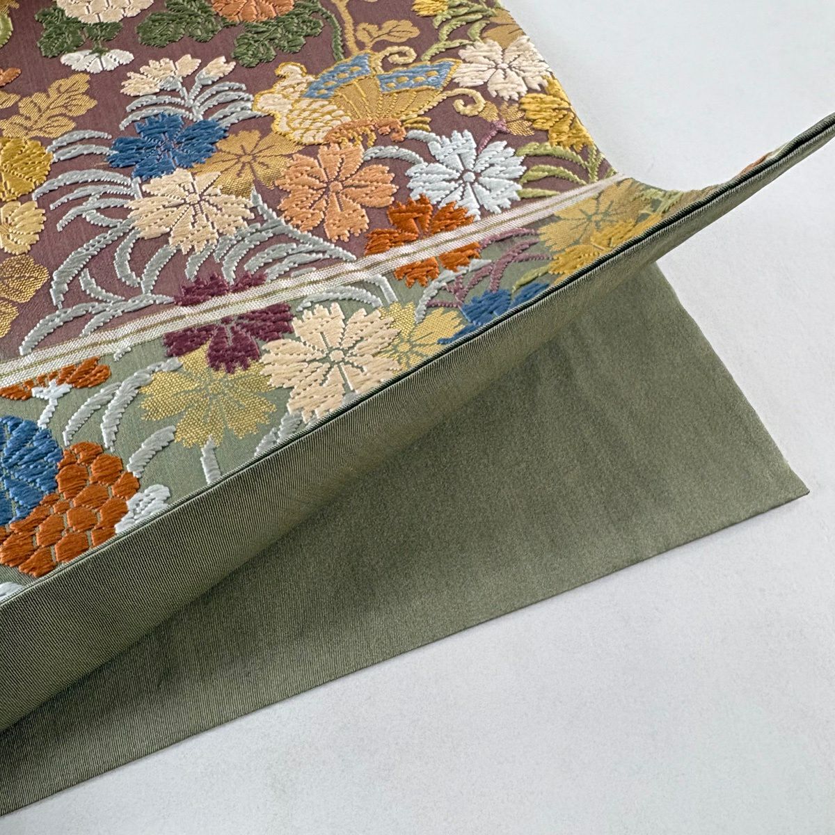 【美品】 袋帶 秀品級 關西仕立 草花紋 蝶 唐織 金金箔 鶯 綠 六通 純蠶絲