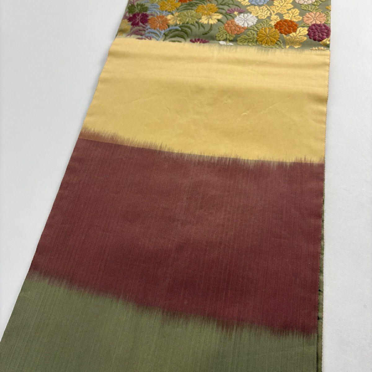 【美品】 袋帶 秀品級 關西仕立 草花紋 蝶 唐織 金金箔 鶯 綠 六通 純蠶絲