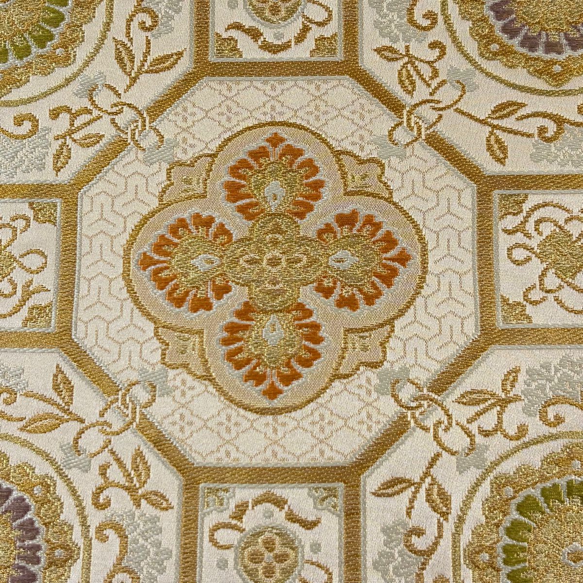 【美品】 袋帶 秀品級 落款あり 本家加納 蜀江華紋 草花紋紋 刺繡 金糸 米色 六通 純蠶絲