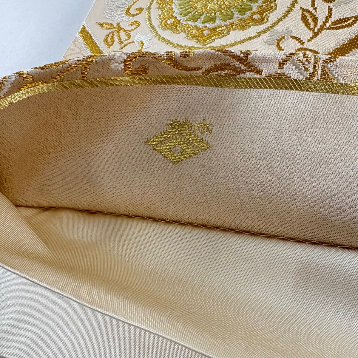 【美品】 袋帶 秀品級 落款あり 本家加納 蜀江華紋 草花紋紋 刺繡 金糸 米色 六通 純蠶絲