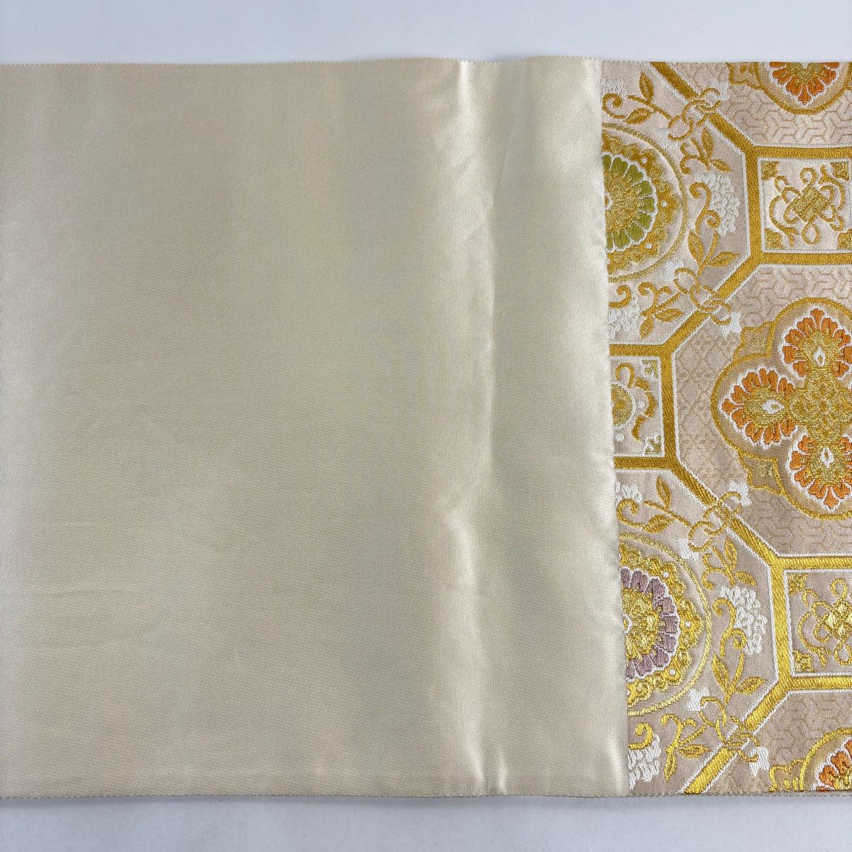 【美品】 袋帶 秀品級 落款あり 本家加納 蜀江華紋 草花紋紋 刺繡 金糸 米色 六通 純蠶絲