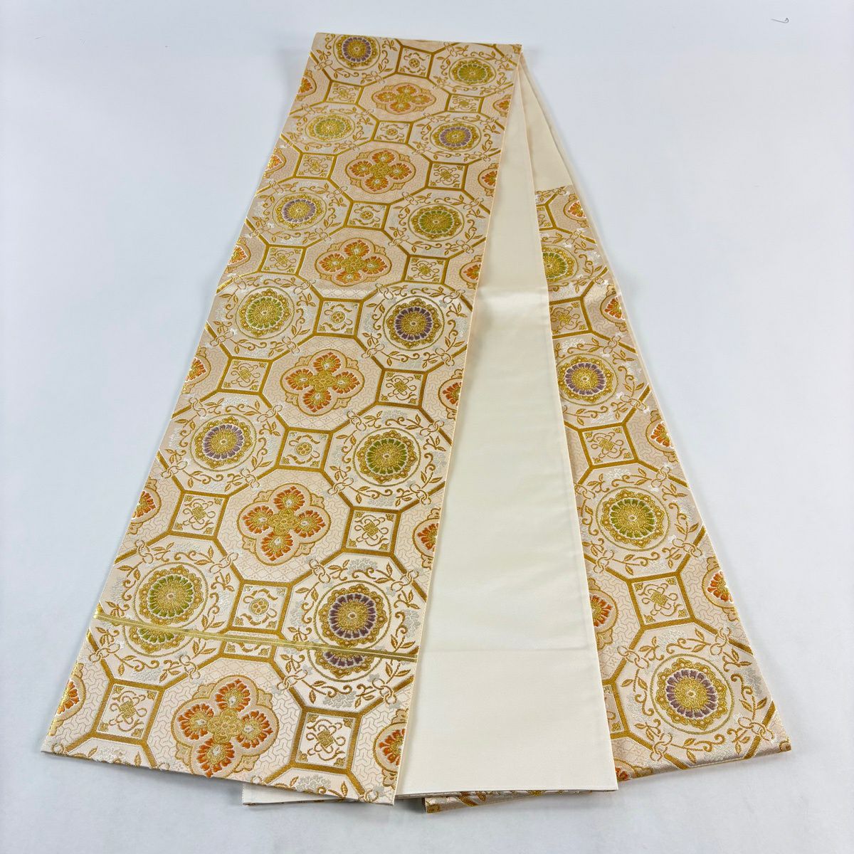 【美品】 袋帶 秀品級 落款あり 本家加納 蜀江華紋 草花紋紋 刺繡 金糸 米色 六通 純蠶絲