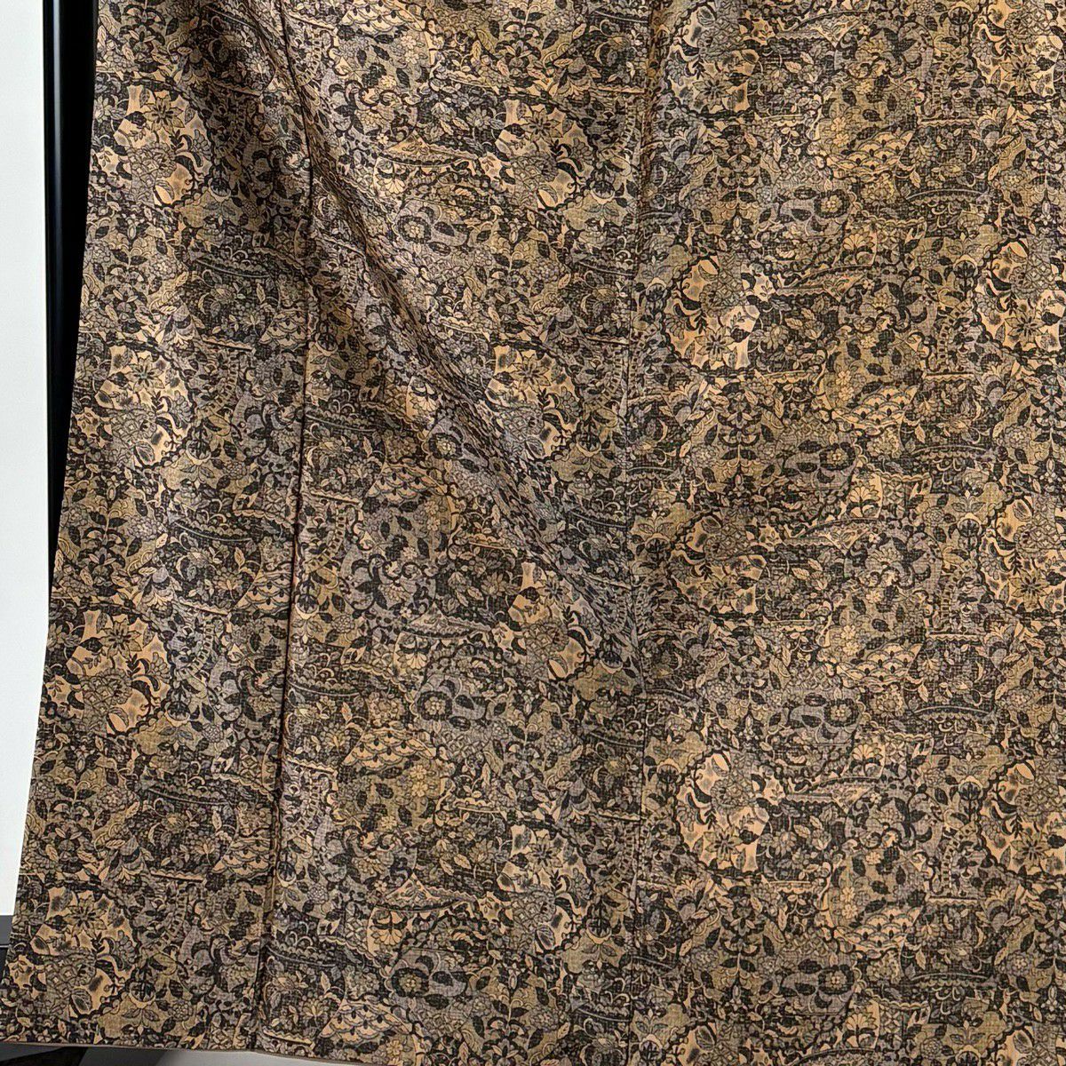 【美品】 小紋 身長167cm 袖長67cm M 雙層 紬織織 落款あり 草花紋紋 花器 茶 純蠶絲 秀品級
