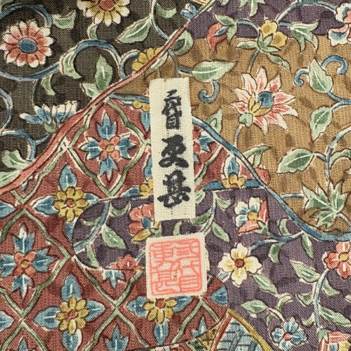 【美品】 小紋 身長165cm 袖長70cm L 雙層 二代目 更甚 紬織織 やまと 落款あり 建物 花唐草紋 茶紫 純蠶絲 秀品級