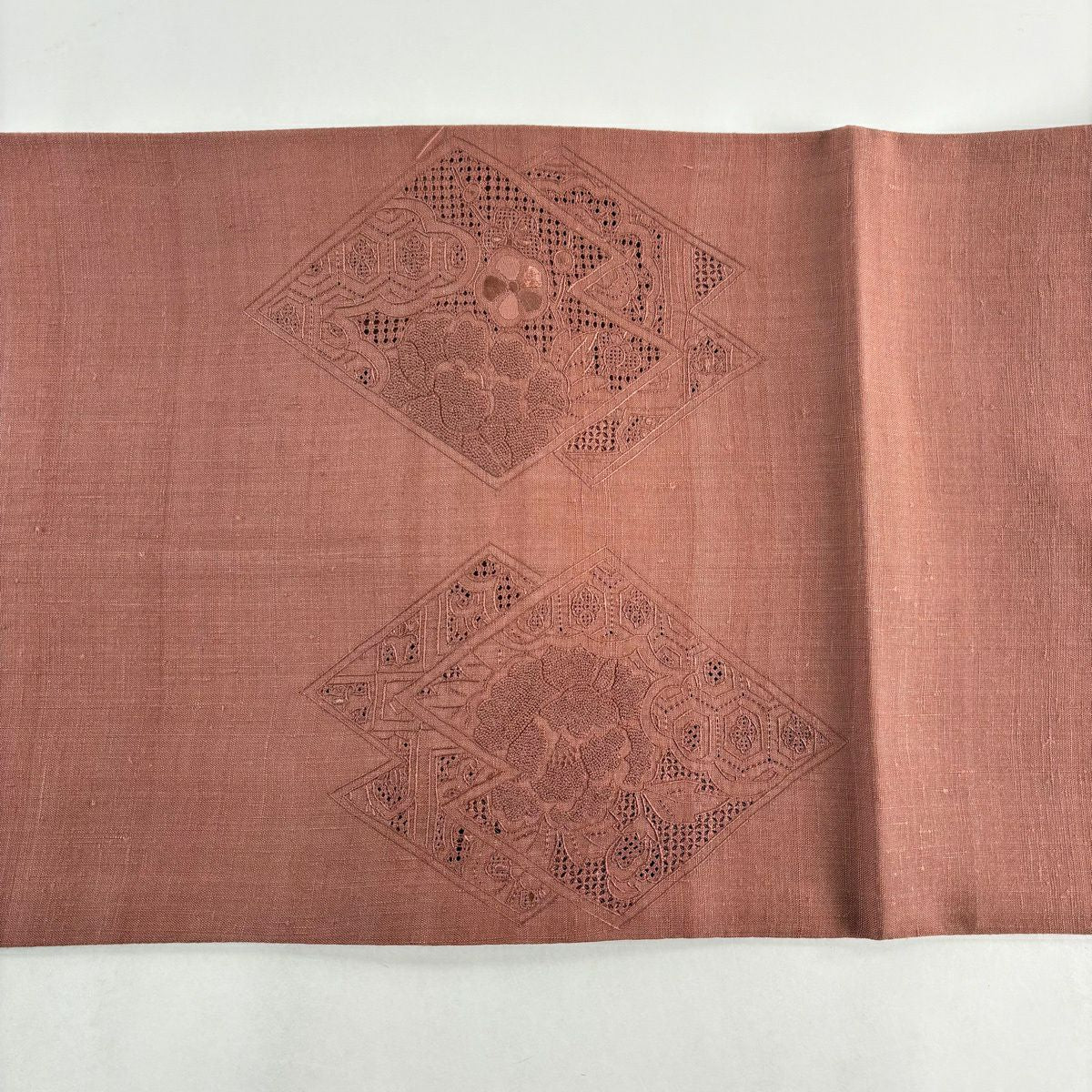 【美品】 袋帶 秀品級 紬織織 牡丹 龜甲 刺繡 粉米色 大鼓圖案 純蠶絲