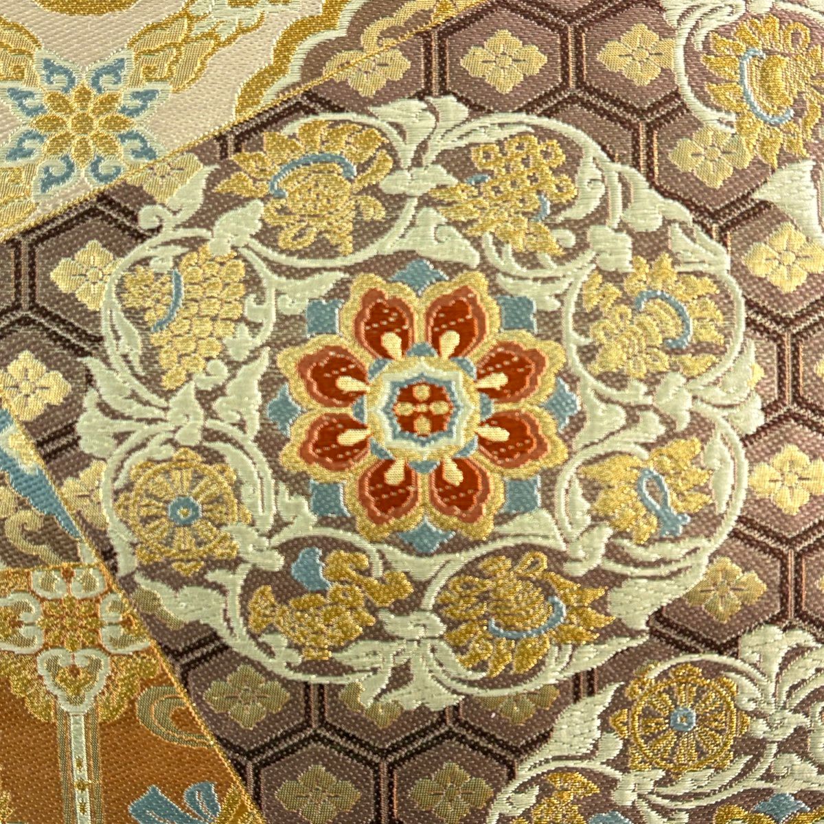 【美品】 袋帶 秀品級 華紋 寶盡くし 刺繡 金線 薄小豆 六通 純蠶絲