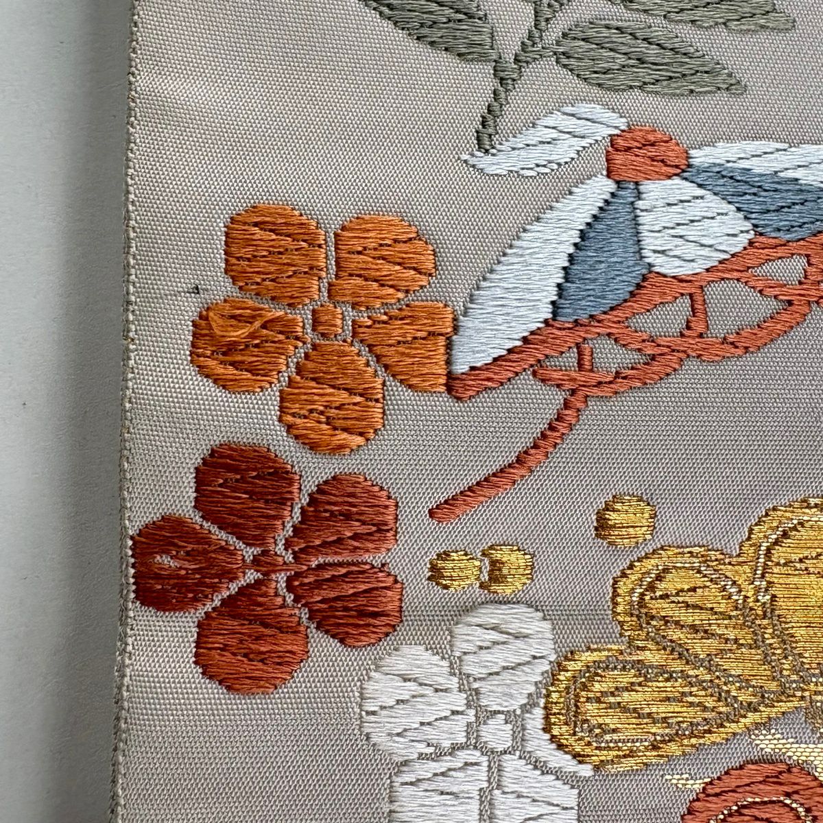 【美品】 袋帶 秀品級 仙鶴 寶盡くし 唐織 金金箔 灰色 六通 純蠶絲