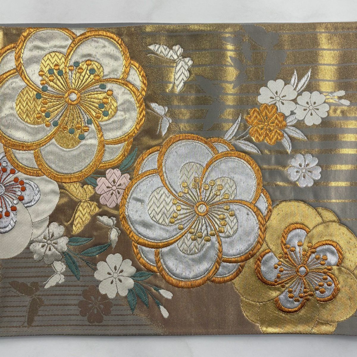 【美品】 袋帶 秀品級 旋梅花 蝴蝶 金銀彩 唐織 灰色 六通 純蠶絲