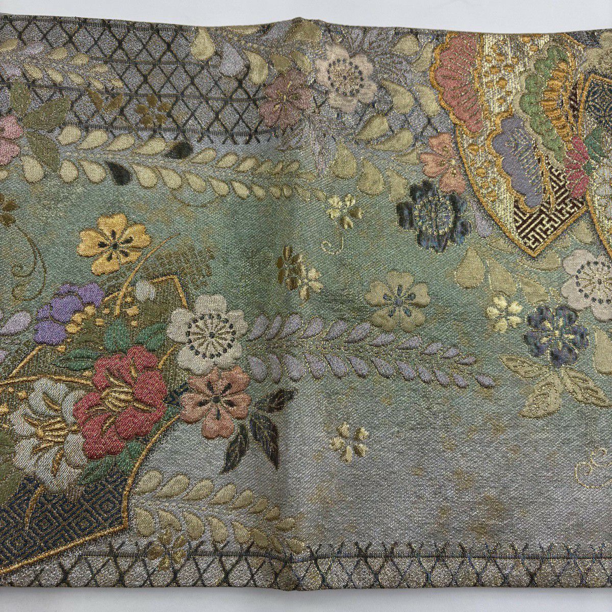 【美品】 袋帶 秀品級 扇子面 草花紋 金糸 金金箔 薄綠 六通 純蠶絲