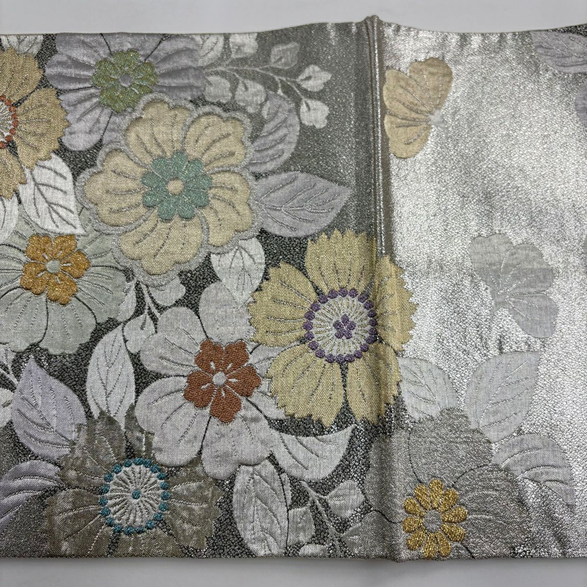 【美品】 袋帶 秀品級 草花紋 金銀彩 金金箔 銀 六通 純蠶絲