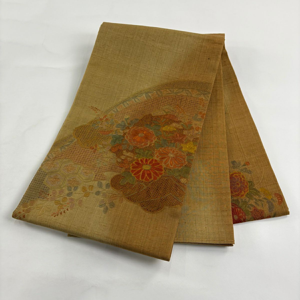 【美品】 袋帶 秀品級 關西仕立 紬織織 草花紋紋 雲文 汕頭刺繡 黃土 深色 お太鼓柄 純蠶絲