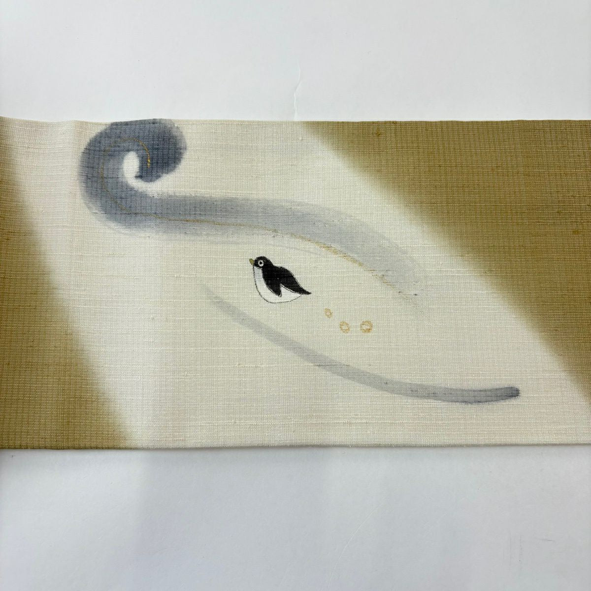 【美品】 名古屋帶 逸品級 企鵝 金彩裝飾 染分 薄茶 純蠶絲