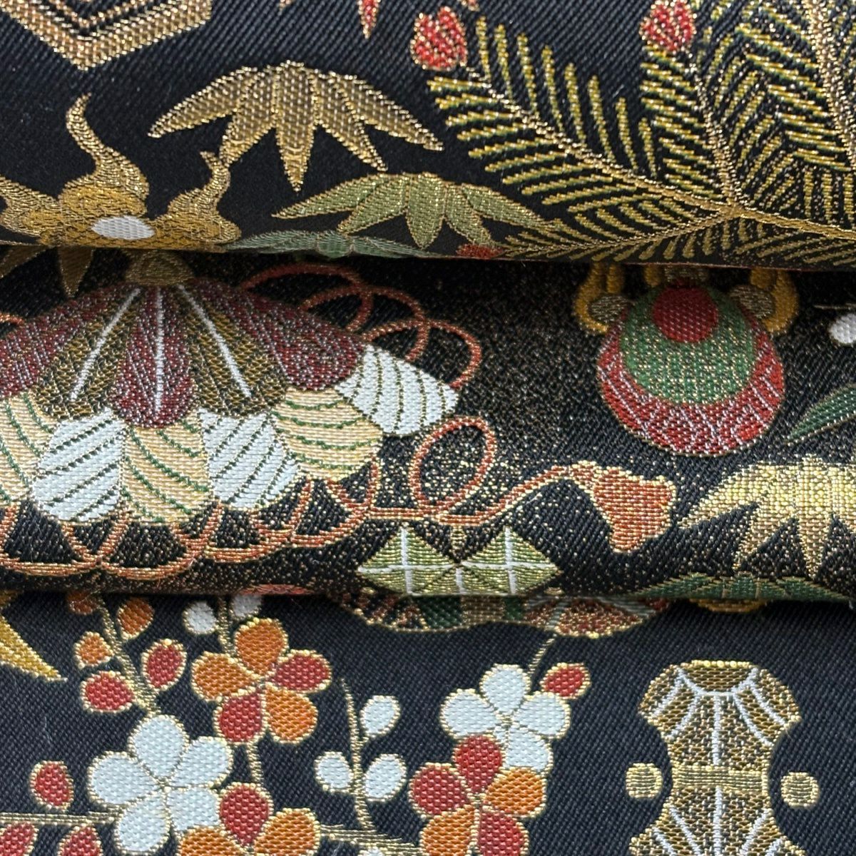 【美品】 袋帶 逸品級 寶盡くし 松樹竹子梅花 金金箔 金絲 黑 六通 純蠶絲
