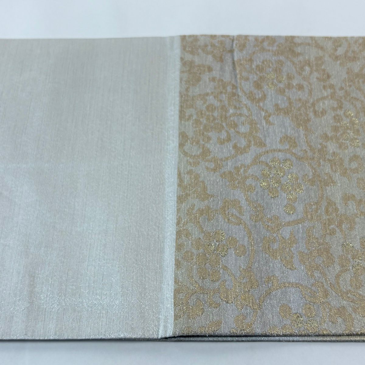 【美品】 袋帶 逸品級 蒋雪英 落款 葡萄唐草紋 刺繡 金金箔 金色 大鼓圖案 純蠶絲