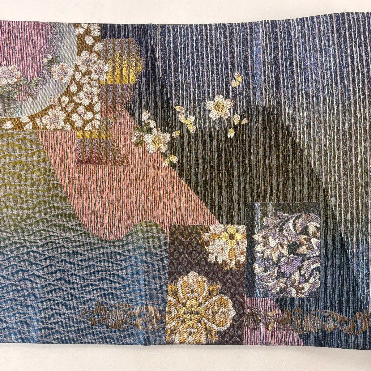 【美品】 袋帶 秀品級 花丸紋 蔦 金金箔 灰紫 お太鼓柄 純蠶絲