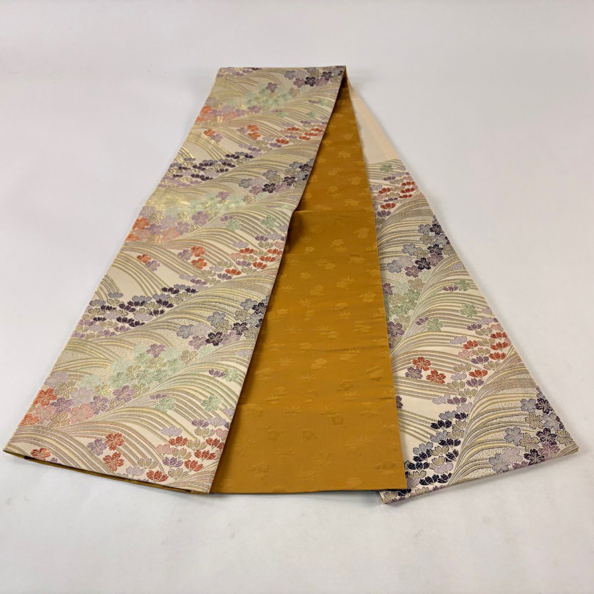 【美品】 袋帶 秀品級 樱花 波 金絲 唐織 米色 六通 純蠶絲