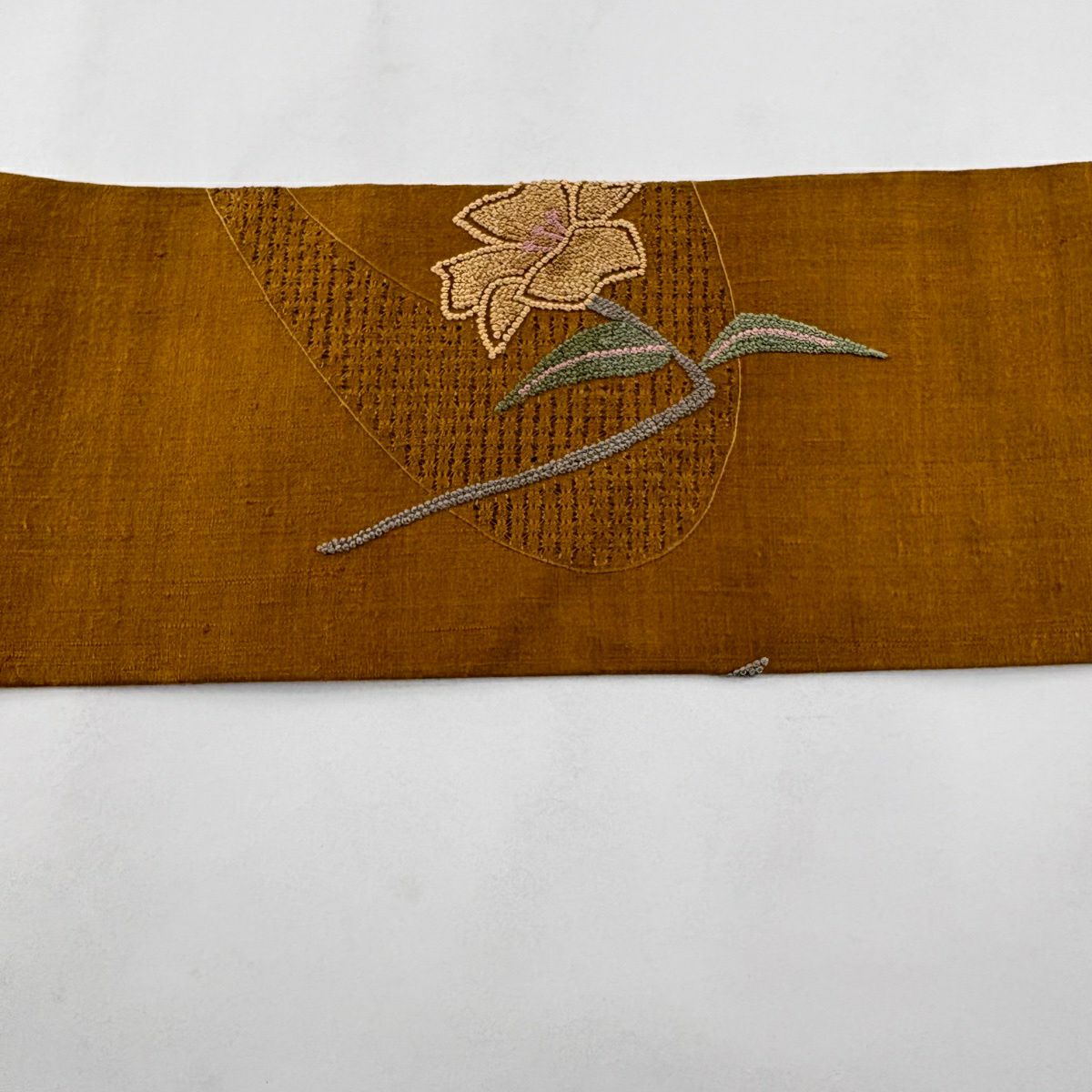 名古屋帶 秀品級 紬織織 草花紋紋 流水刺繡 山吹茶 純蠶絲