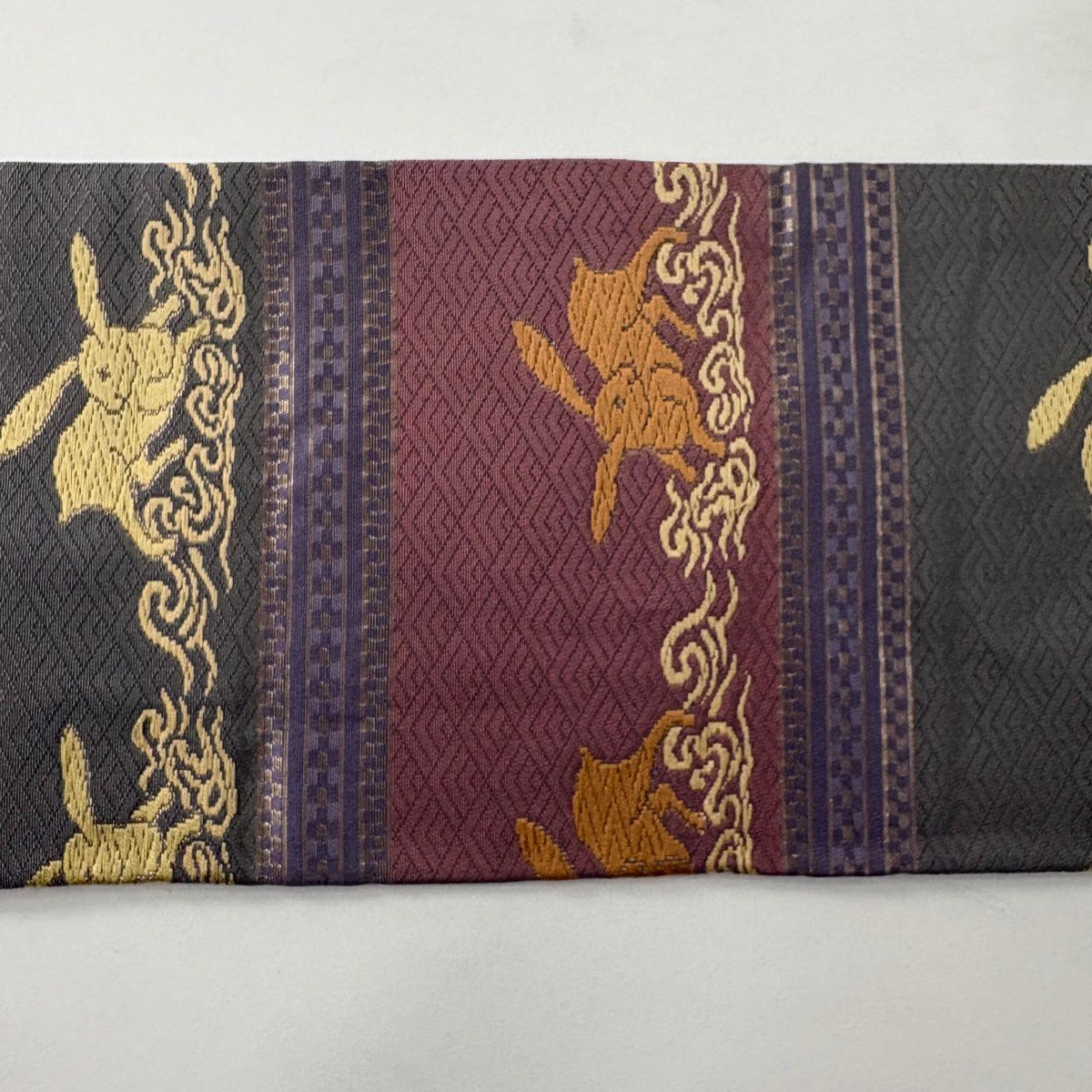 【美品】名古屋帶 秀品級 兔子 段紋 金金箔 紅紫 純蠶絲