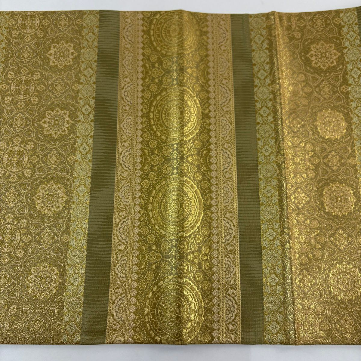 【美品】 袋帶 秀品級 正倉院 段紋 華紋 金金箔 茶綠 お太鼓圖案 純蠶絲