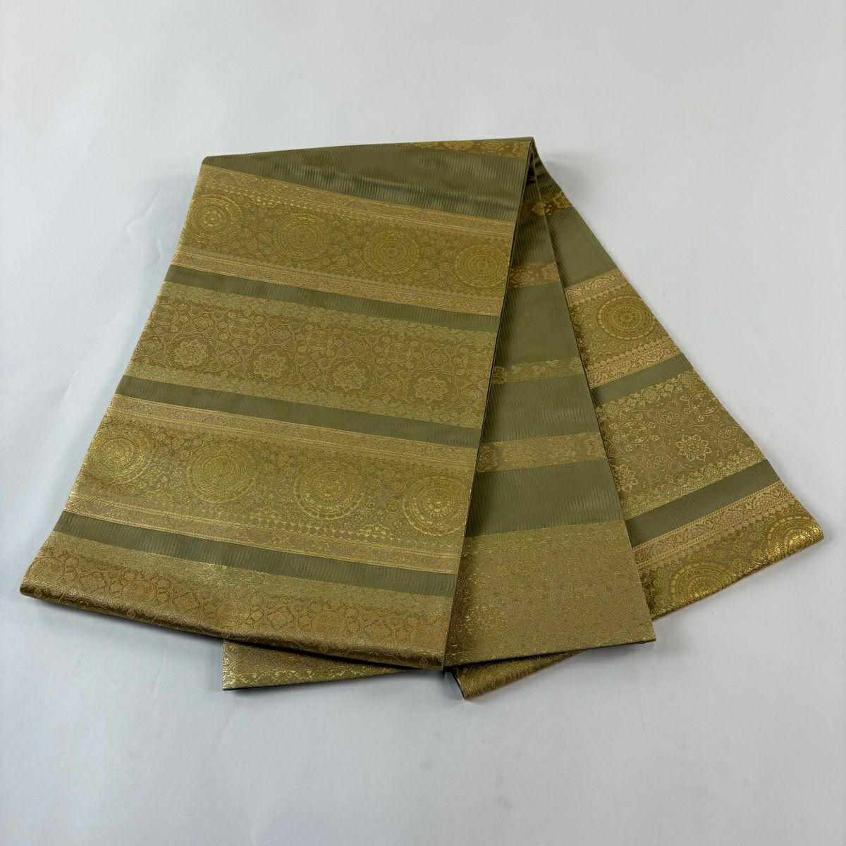 【美品】 袋帶 秀品級 正倉院 段紋 華紋 金金箔 茶綠 お太鼓圖案 純蠶絲