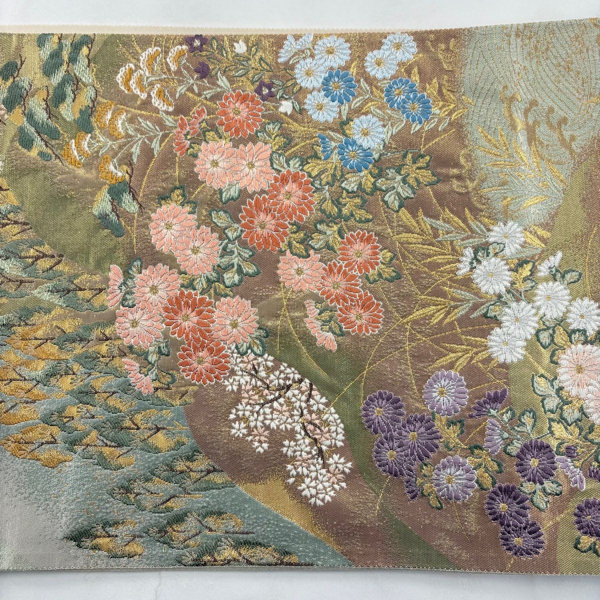 【美品】 袋帶 秀品級 草花紋紋 波刺繡 金金箔 淺綠 六通 純蠶絲