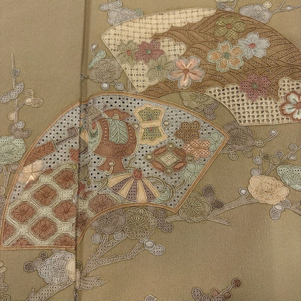 色留袖禮服 身長161.5cm 袖長63cm S 雙層 扇子面 枝梅花 刺繡 漸層 薄茶 純蠶絲 秀品級 一つ紋