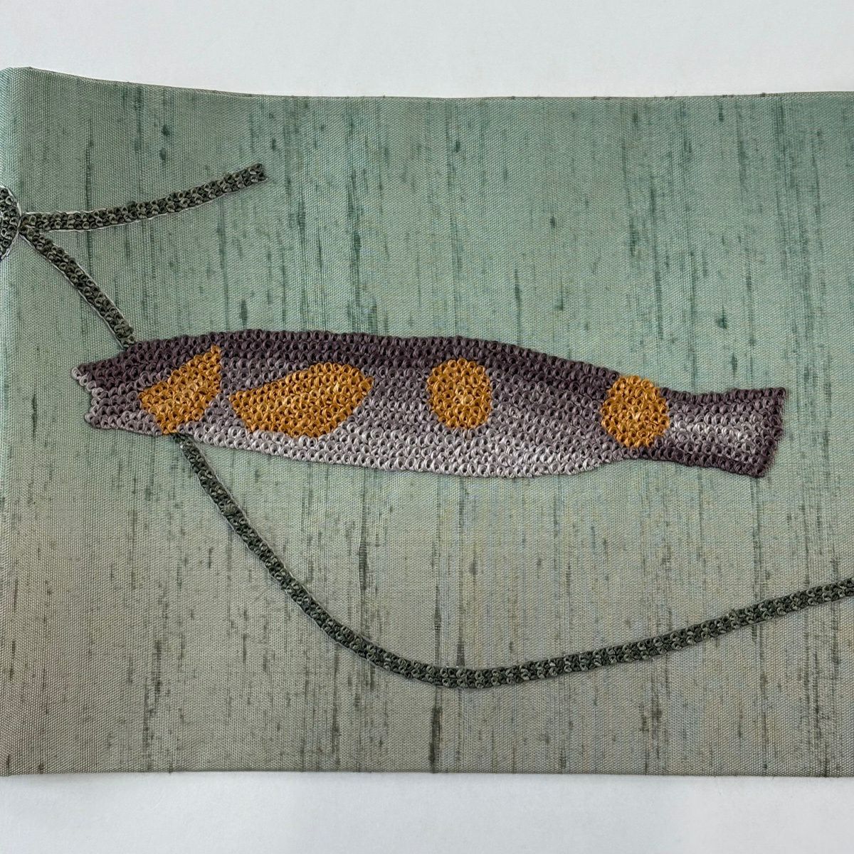 【美品】 名古屋帶 秀品級 紬織織 魚 相良刺繡 灰綠 純蠶絲