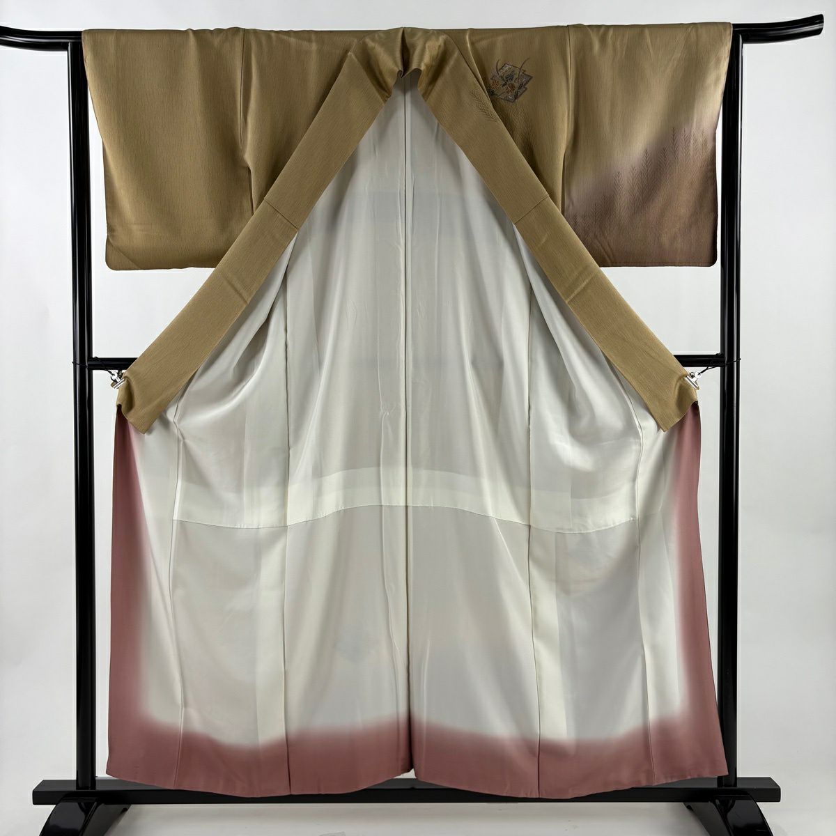 【美品】訪問服 身長158cm 袖長64cm M 雙層 草花紋紋 松樹川菱 刺繡 金彩裝飾 淺茶 純蠶絲 秀品級
