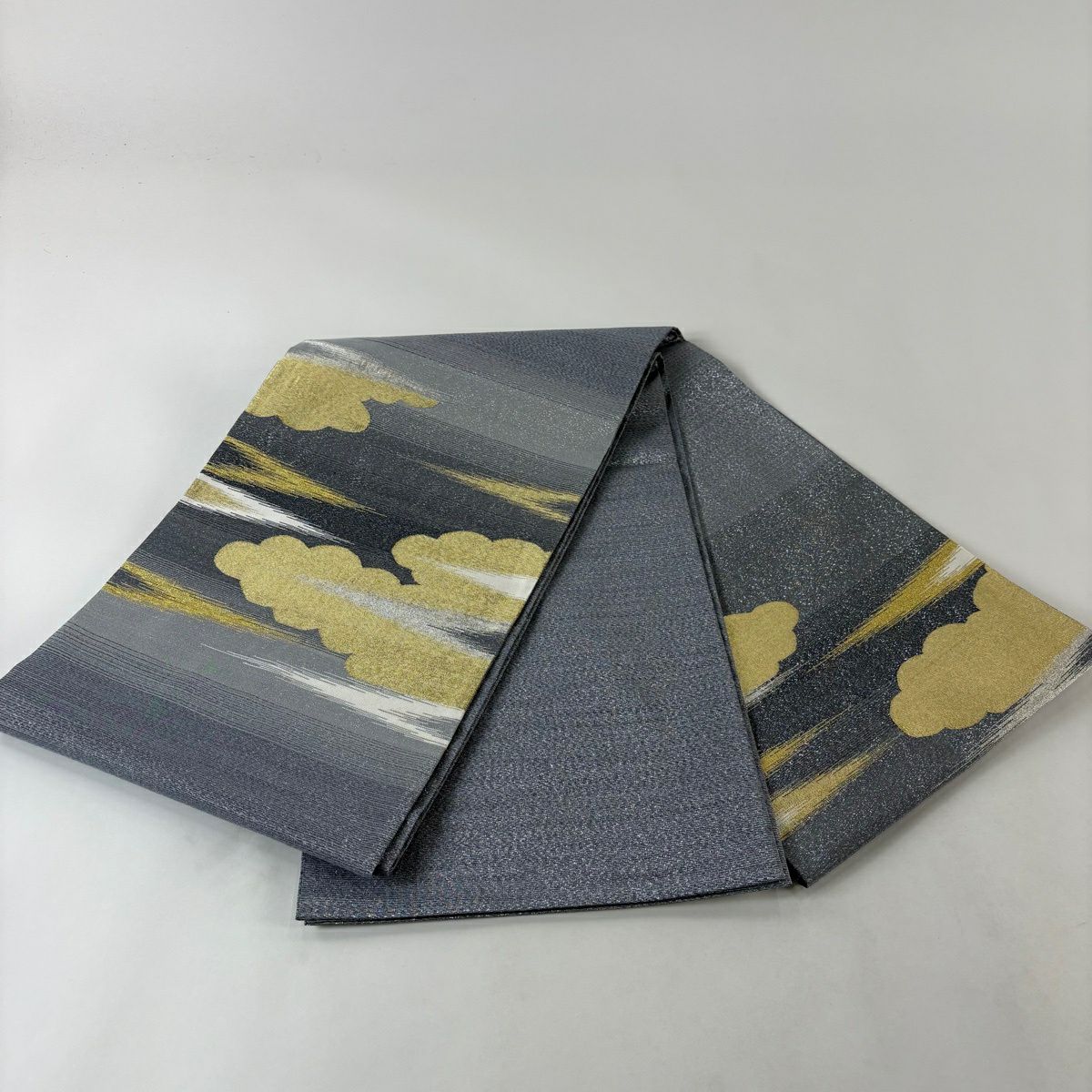 【美品】 袋帶 秀品級 雲文 霞 金銀彩 灰色 六通 純蠶絲
