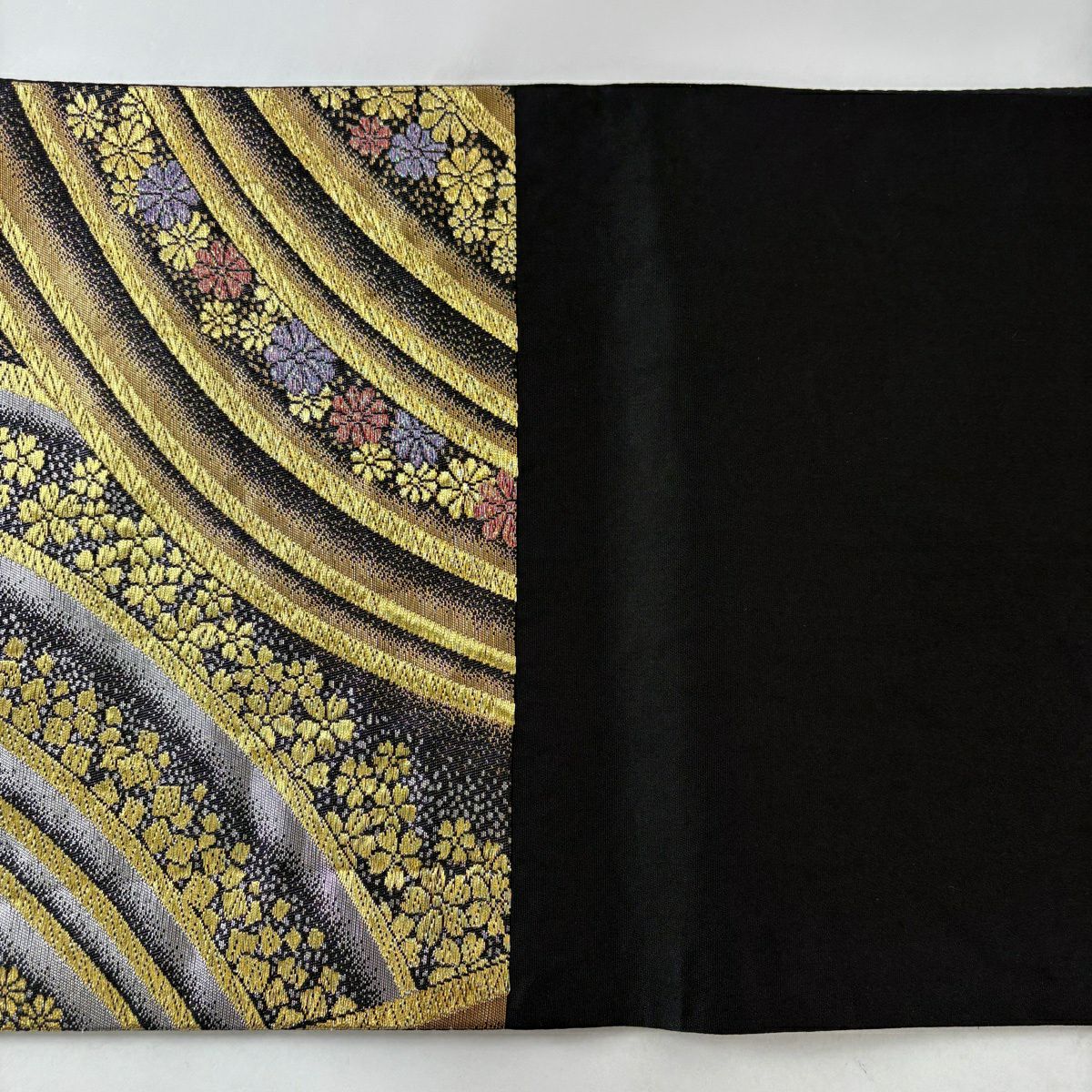 【美品】 袋帶 秀品級 草花紋紋 波 金糸 金金箔 黑 六通 純蠶絲