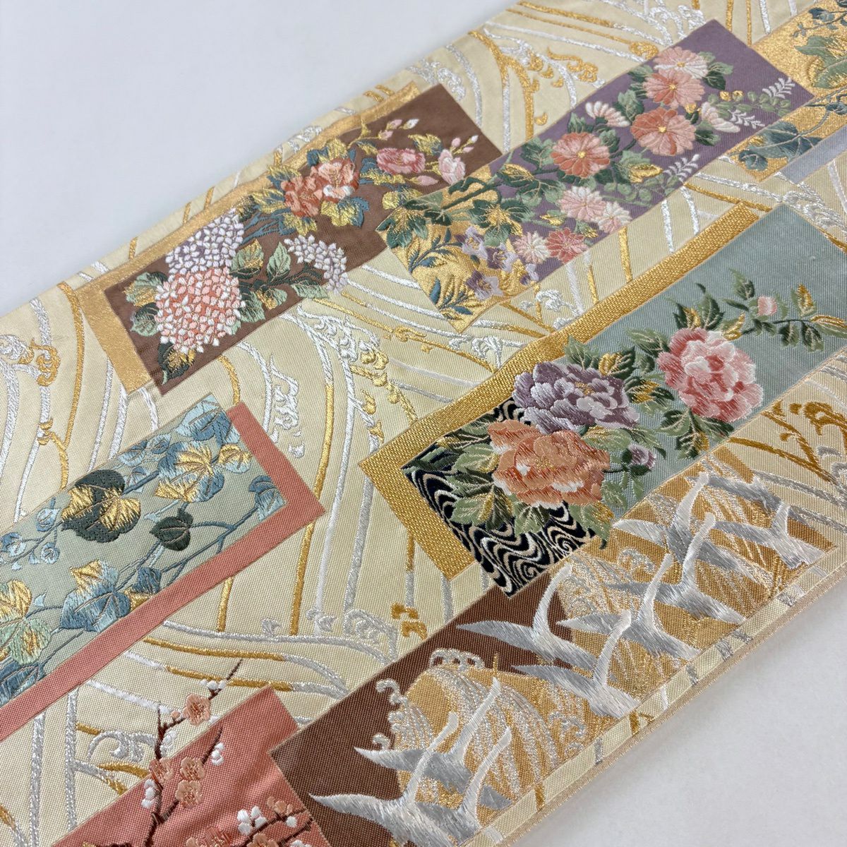 【美品】 袋帶 秀品級 花鳥四季短冊圖 波頭 刺繡 金銀糸 米色 六通 純蠶絲