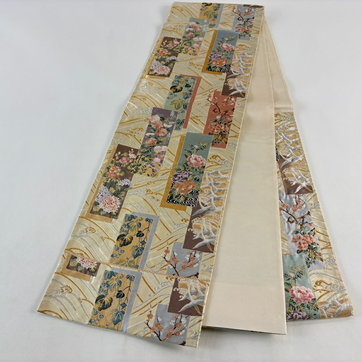 【美品】 袋帶 秀品級 花鳥四季短冊圖 波頭 刺繡 金銀糸 米色 六通 純蠶絲