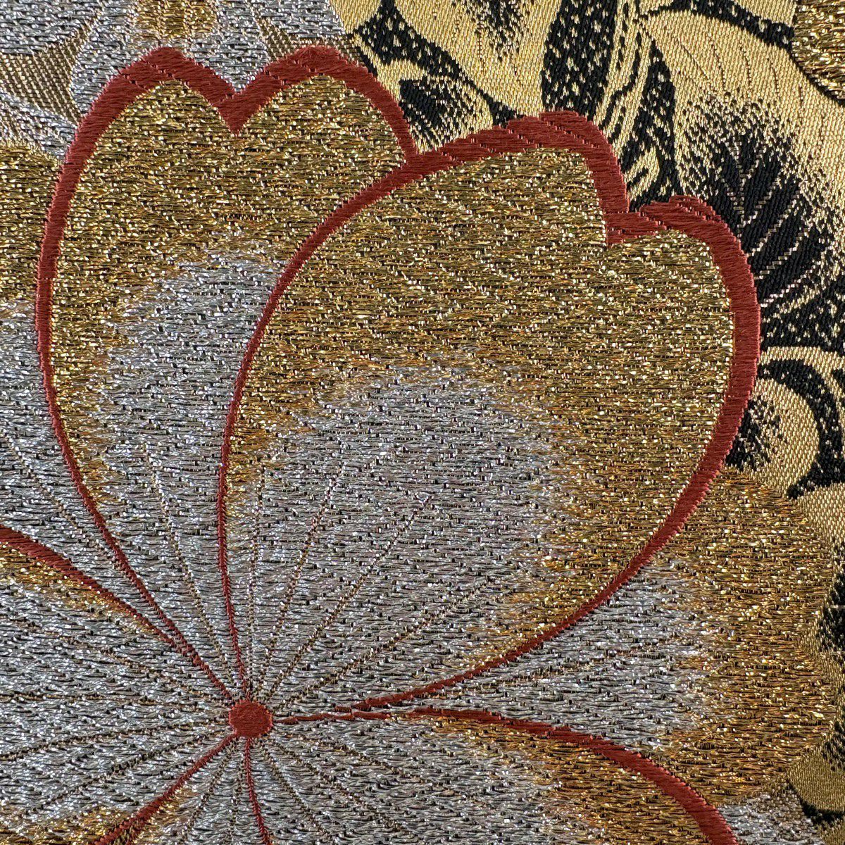 【美品】 袋帶 秀品級 草花紋刺繡 金金箔 金色 六通 純蠶絲