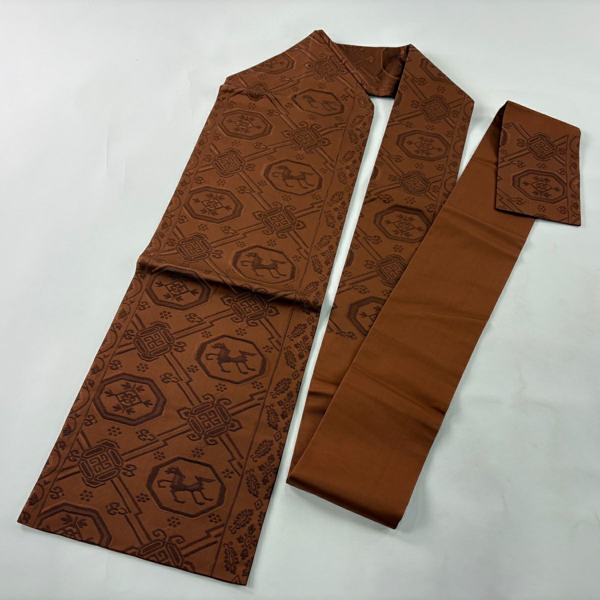 【美品】 名古屋帶 優品級 幾何圖案 花唐草紋 茶 純蠶絲
