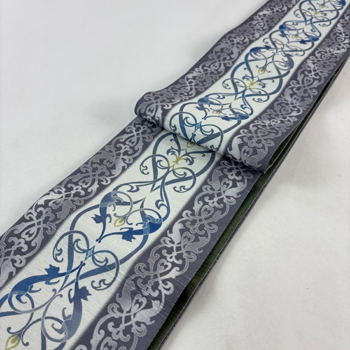 【美品】半幅帶 逸品級 WA・KKA 貓 建築 ぼかし 鶯色 純蠶絲