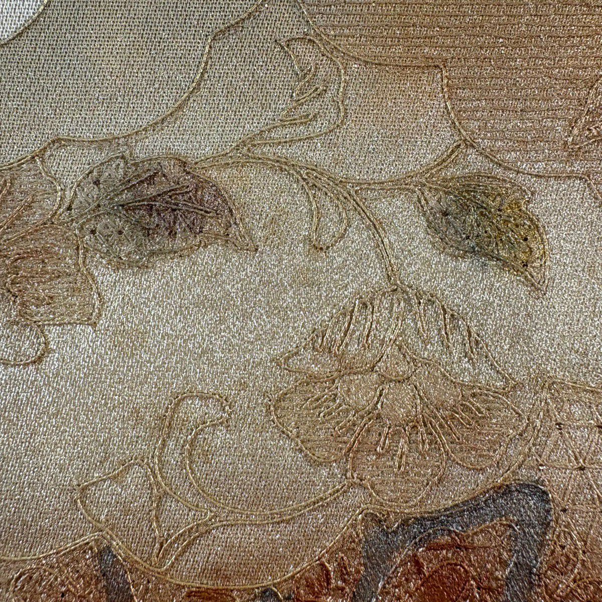 袋帶 秀品級 華紋 花唐草紋 刺繡 金彩裝飾 米色 お太鼓圖案 純蠶絲