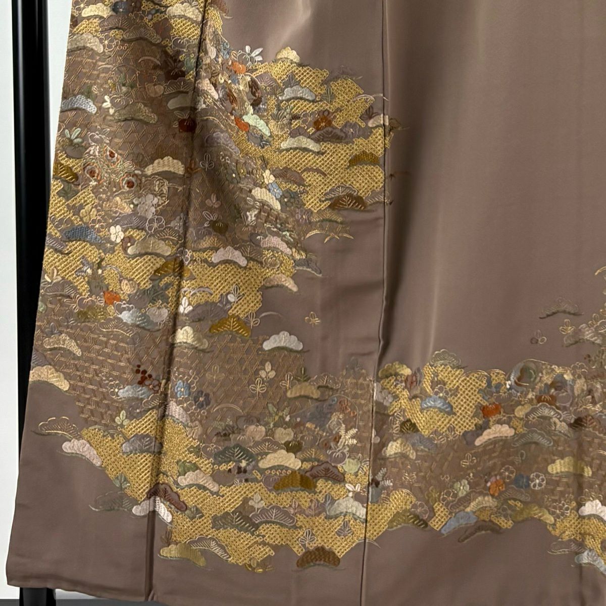 茶留袖禮服 身長157cm 袖長64.5cm M 雙層 松樹梅花 籠目 金絲 刺繡 茶 純蠶絲 秀品級 一個紋