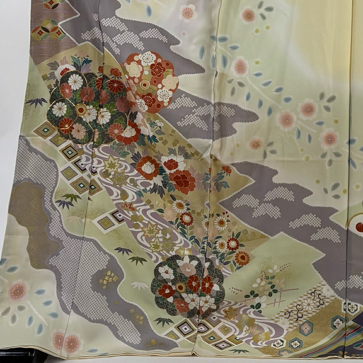 訪問服 身長175cm 袖長67cm 未仕立 雜花圖案 松樹竹子梅花 草花紋刺繡 金線 米色 純蠶絲 優品級
