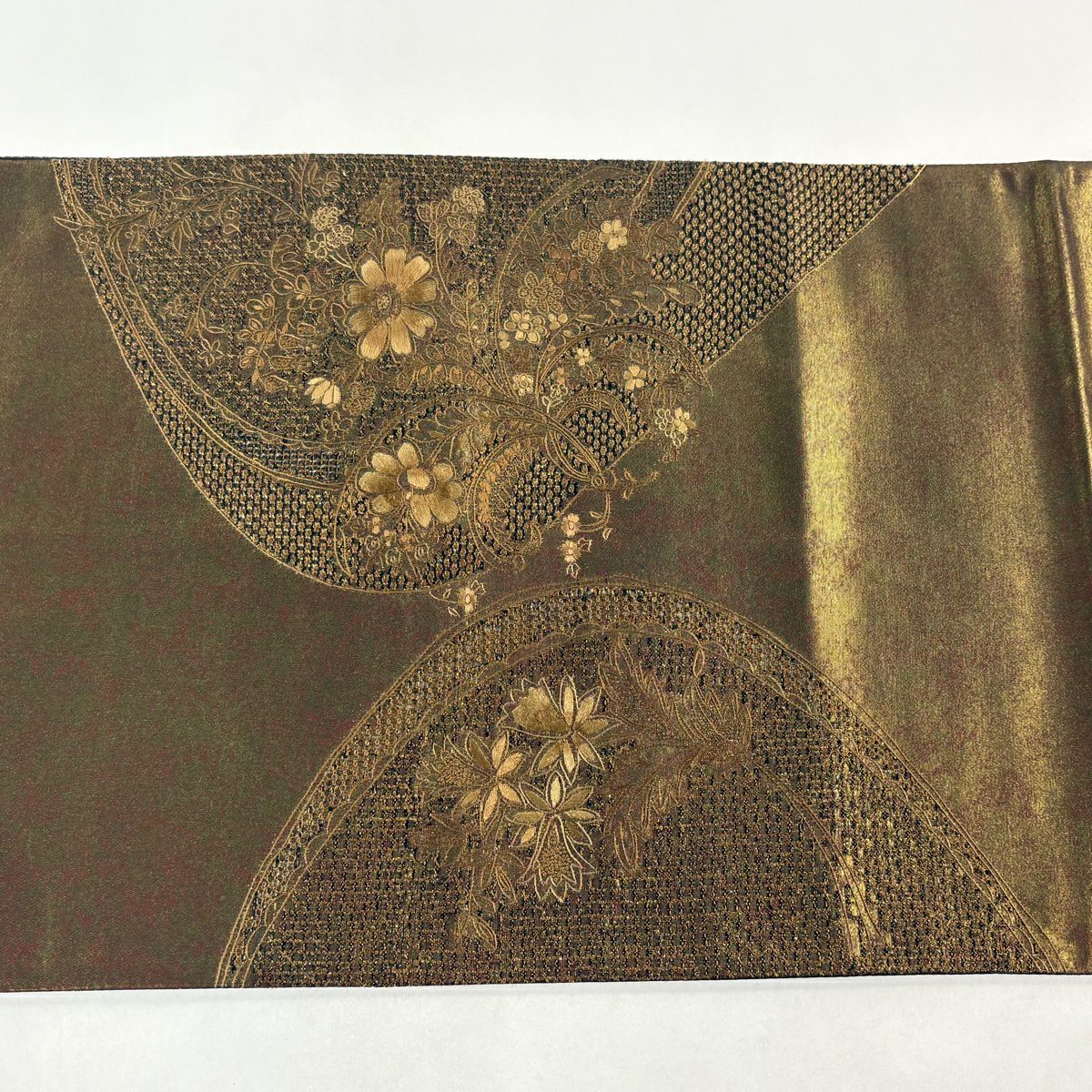 【美品】 袋帶 秀品級 草花紋刺繡 金金箔 金茶 お太鼓圖案 純蠶絲