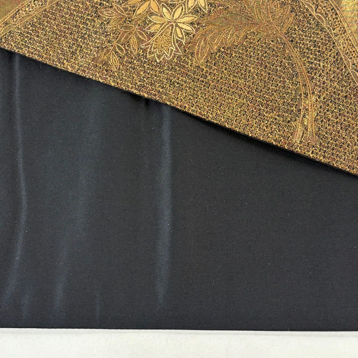 【美品】 袋帶 秀品級 草花紋刺繡 金金箔 金茶 お太鼓圖案 純蠶絲