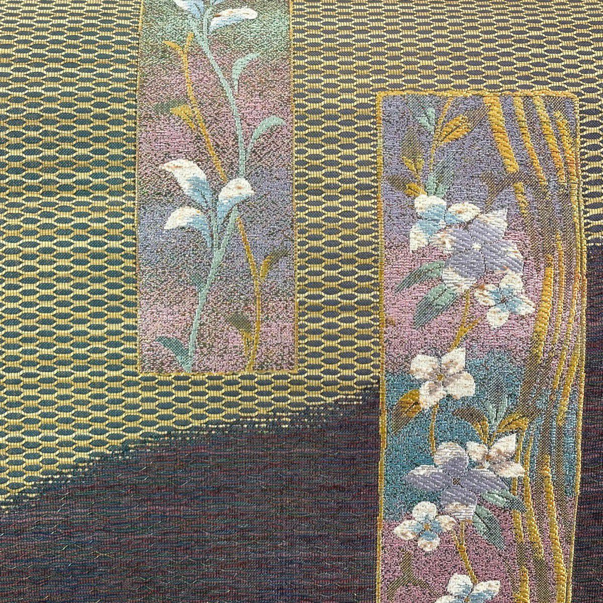 【美品】 袋帶 秀品級 短冊 草花紋紋 金金箔 紫色 お太鼓柄 純蠶絲