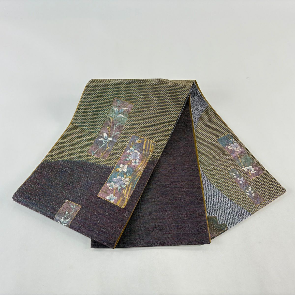 【美品】 袋帶 秀品級 短冊 草花紋紋 金金箔 紫色 お太鼓柄 純蠶絲