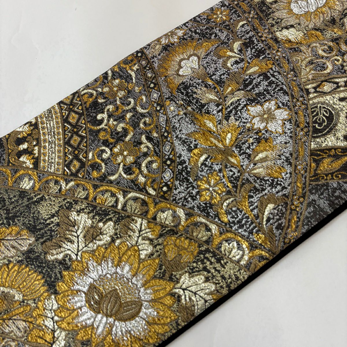 【美品】 袋帶 秀品級 草花紋 花唐草紋 金銀線 金金箔 黑灰 六通 純蠶絲
